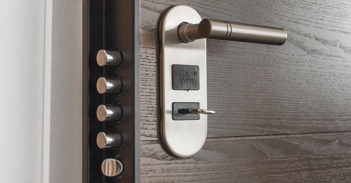 locksmith uniform professional — Houston Pro Locksmith
