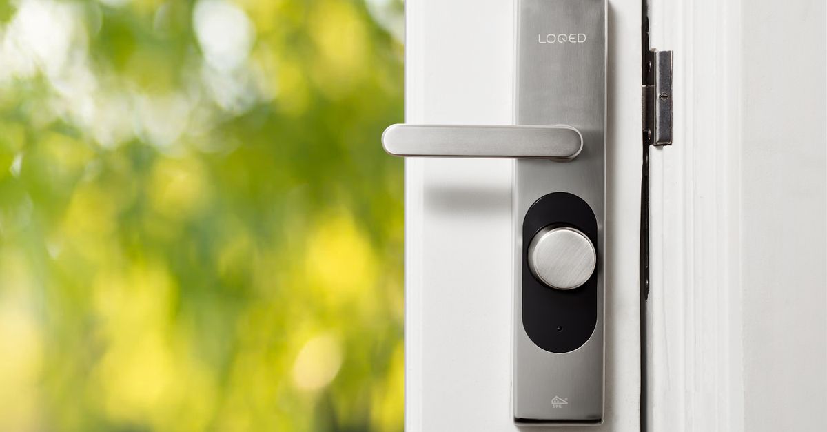 locksmith hands door — Houston Pro Locksmith